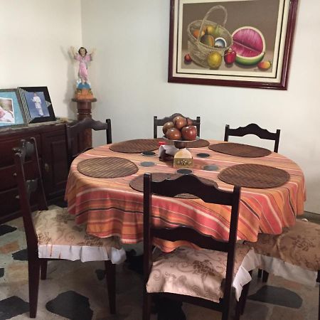 דירות בוגוטה Casa Familiar מראה חיצוני תמונה