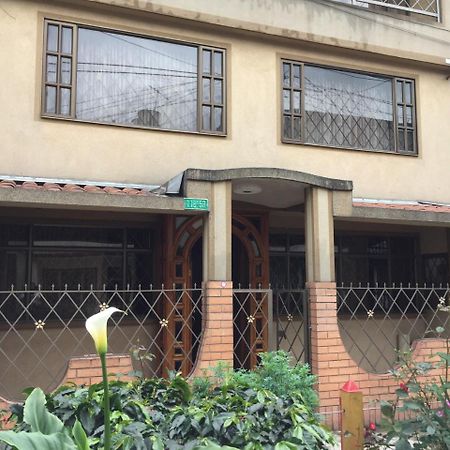 דירות בוגוטה Casa Familiar מראה חיצוני תמונה