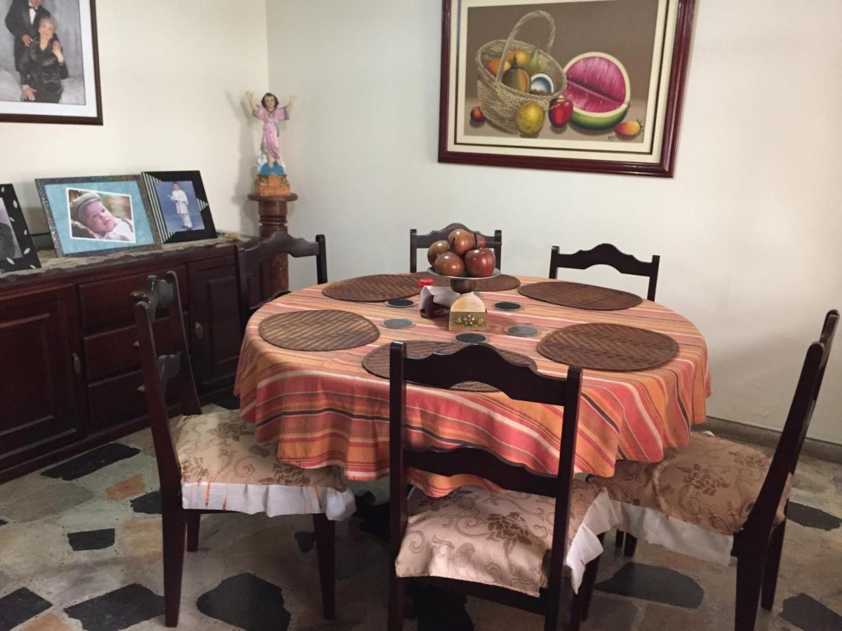 דירות בוגוטה Casa Familiar מראה חיצוני תמונה