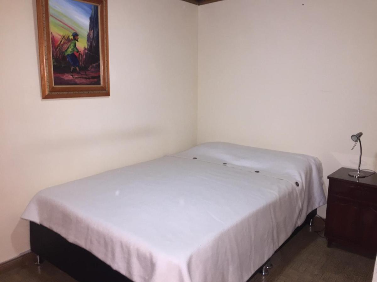 דירות בוגוטה Casa Familiar מראה חיצוני תמונה