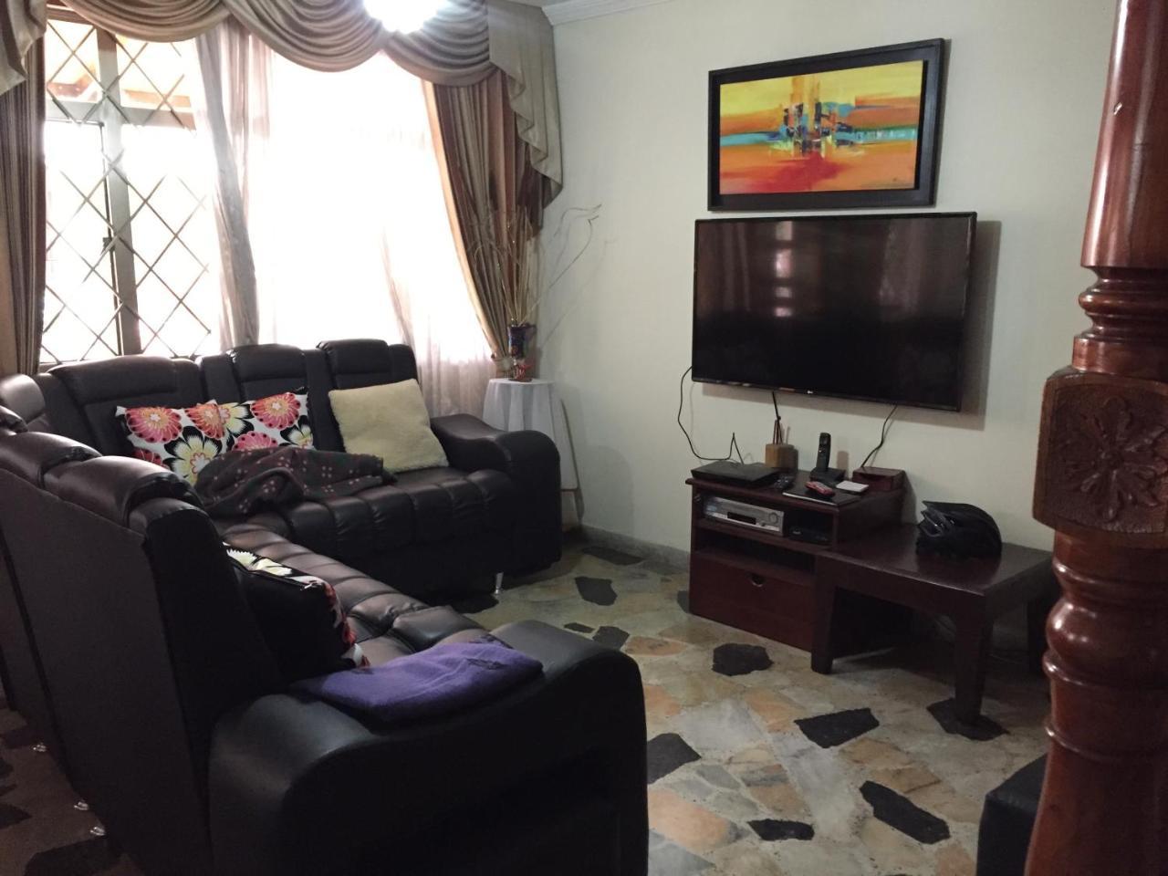 דירות בוגוטה Casa Familiar מראה חיצוני תמונה