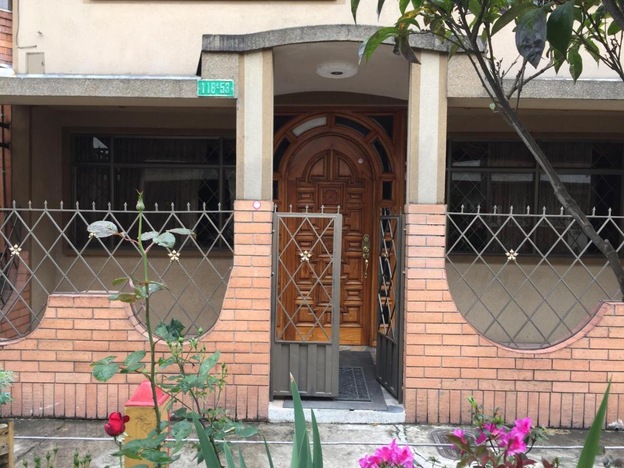 דירות בוגוטה Casa Familiar מראה חיצוני תמונה